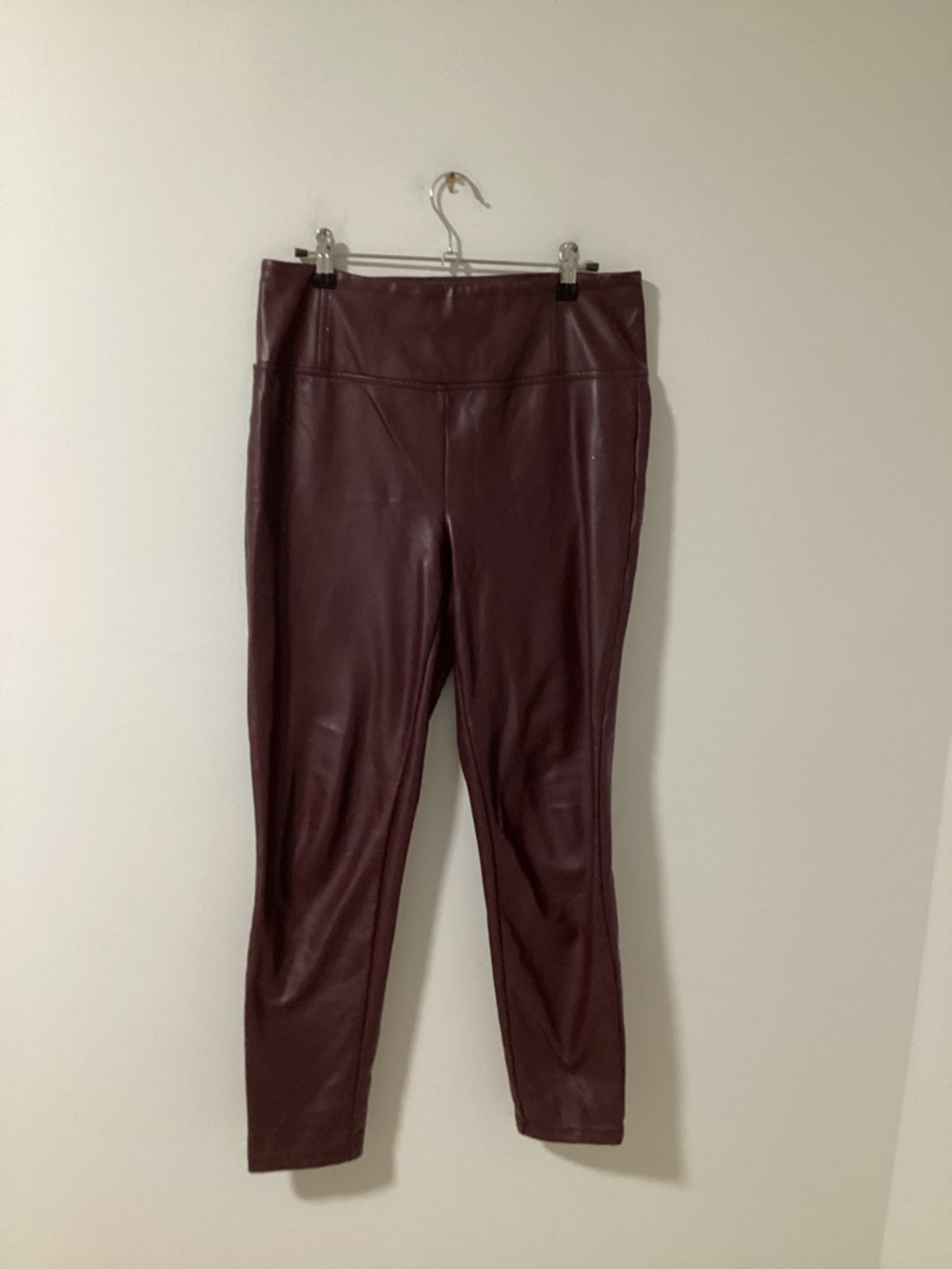 *Badgley Mischka Burgundy Faux Leather Leggings